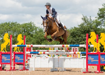 Chloe Reynolds secures victory in the Nupafeed Supplements Senior Discovery Second Round at Chard Equestrian